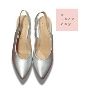 NWT Silver High Vamp Slingback High Heel Pumps